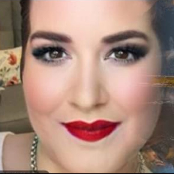 Meet your Posher, Kimberly - Picture 2 of 2